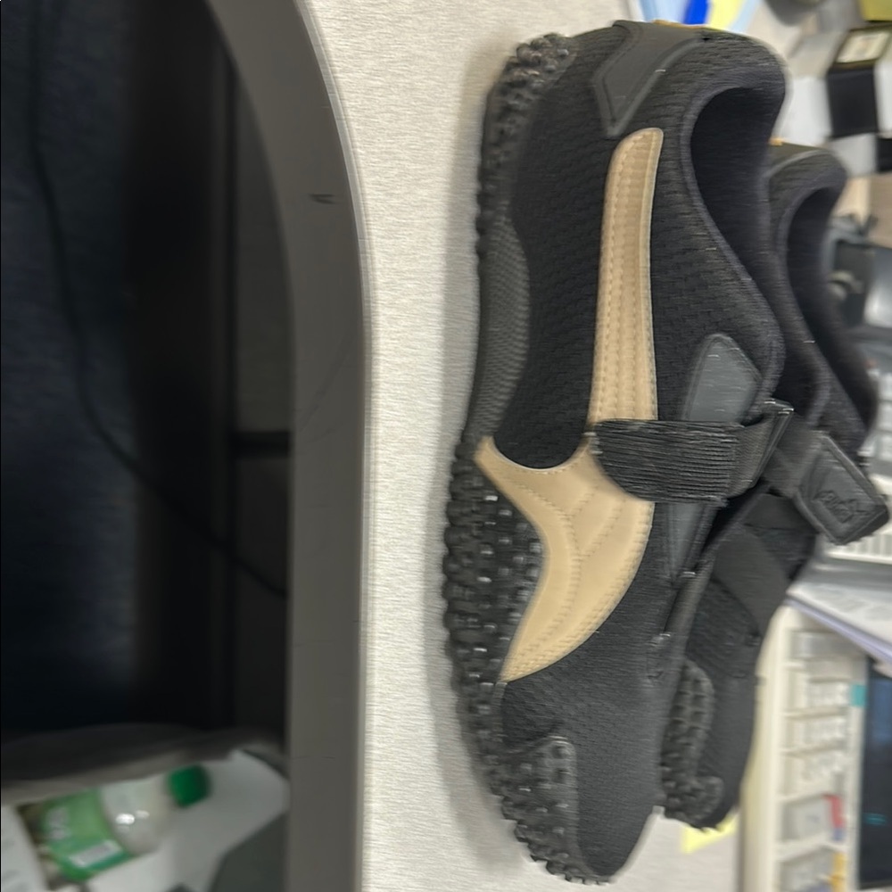 Puma Black and Tan Sneakers for Everyday Comfort